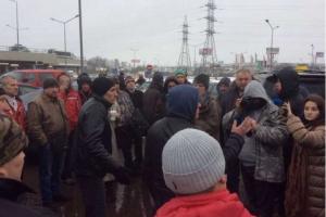 В Москве дальнобойщики перекрыли МКАД 