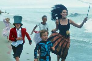 Дети Анджелины Джоли считают свою мать странной