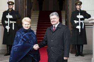 Порошенко прибыл с рабочим визитом в Литву