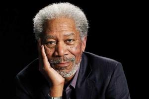 Самолет голливудской звезды совершил жесткую посадку на спущенном колесе