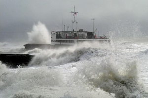 Из-за непогоды возможна остановка Керченской паромной переправы