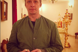 Пользователи сети осудили Охлобыстина за фотографии детей с автоматами