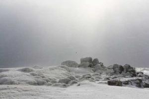 Азовское море замерзло и стало похоже на ледяную пустыню