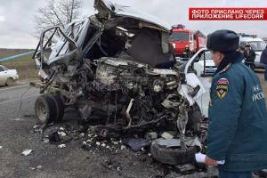 В Дагестане бронемашина российских военных влетела в маршрутку: есть погибшие