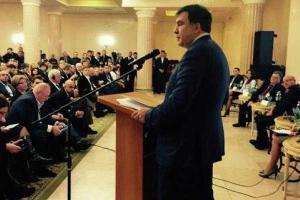 Политолог: Саакашвили шантажирует власть и выступает тараном против Яценюка