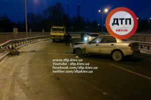 В аэропорту Борисполь автомобиль влетел в отбойник