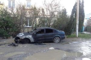В Ялте сожгли два автомобиля с российскими номерами
