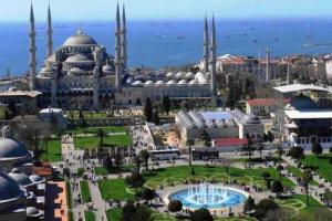 СМИ: В азиатской части Стамбула загорелось здание отеля