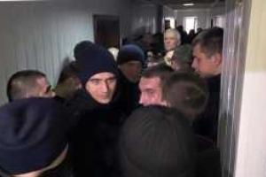 В Киеве экс-бойцы "Торнадо" штурмуют суд