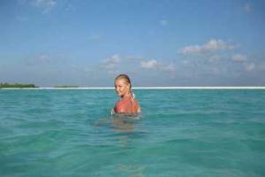 Волочкова рассказала, почему плавает в океане полностью обнаженной