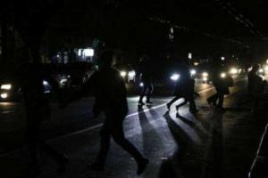 Жители Севастополя пожаловались, что уже вторую новогоднюю ночь проводят без света