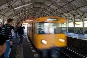 В Берлине бомж-иранец столкнул под поезд 20-летнюю девушку