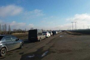 На пунктах пропуска в зоне АТО отключили электричество и подтянули скорые помощи