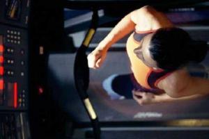 В фитнес-клубе Москвы двух сестер ударило током на беговых дорожках