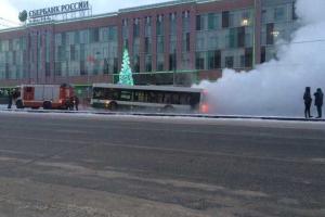 В Петербурге лопнувшая труба с горячей водой едва не убила пассажиров автобуса