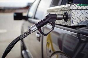 В США цены на бензин упали до рекордного минимума