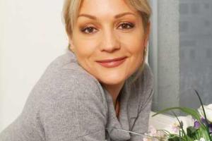 Российская певица лишилась речи после неудачной инъекции ботокса