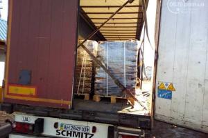 В Бердянское Красный Крест привез 30 тонн топливных брикетов