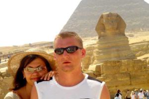 Возле египетских пирамид бандиты в масках открыли огонь по туристам