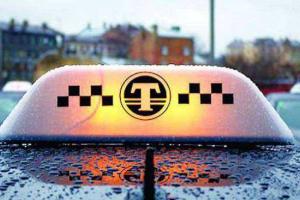 В Симферополе таксисты устроили «транспортную блокаду» международного аэропорта