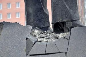 В Донецке собираются восстановить поврежденный памятник Ленину