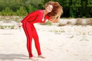 Мэрайя Керри поразила стройной фигурой