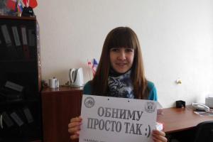 Жителям Донецка решили поднимать настроение "обнимашками"