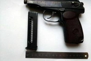 Житель Донетчины угрожал медикам пистолетом