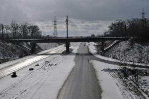 Мать двоих детей пыталась спрыгнуть с моста на трассе «Донецк-Мариуполь»