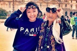 80-летняя бабушка стала звездой Facebook после того, как покаталась на всех аттракционах в Диснейленде