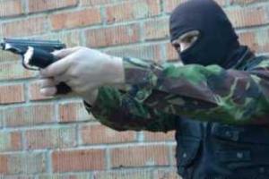 Жители Безымянного едва не разорвали пьяного боевика, который на БМП въехал в дом