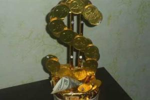 Сувенир из конфет в виде доллара