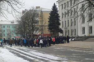 «Киевская хунта» устроила акции протеста в центре «ЛНР»