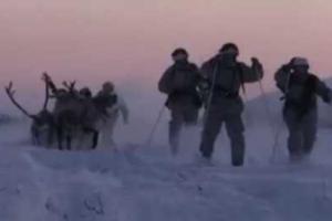 Российские военнослужащие учатся воевать на оленях