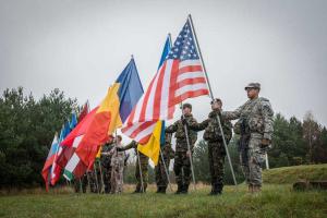 Политолог: Летом нас ожидает грандиозное военное событие