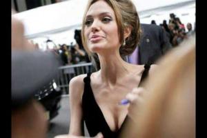 Семья Анджелины Джоли бьет тревогу: актриса становится похожей на скелет