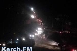 Через Керчь проехала колонна военной техники