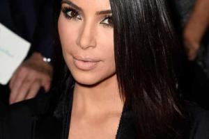 Ким Кардашьян шокировала фанатов: секрет идеального декольте модели - скотч