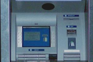 Из банкомата в Пензе украли забытые деньги 
