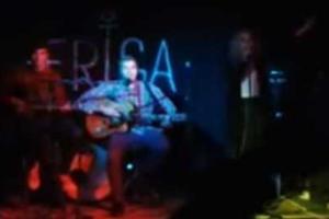 В ресторане Симферополя посетители дружно спели песню Кузьмы "Скрябина" на украинском языке