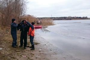 В Днепродзержинске на котловане спасли рыбака, который провалился под лед
