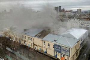 В Ростове неизвестные сожгли микроавтобус приспешников «Л/ДНР», которые собирали деньги для террористов