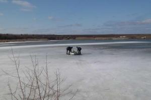 В Кировоградской области спасатели достали из водоема тело мужчины