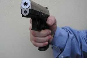 В Петербурге сотрудник ГИБДД расстрелял 40 автомобилей