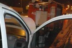 Столичные спасатели дважды за сутки ликвидировали пожары в частных автомобилях