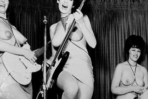 Как выглядели музыкальные топлес-группы второй половины прошлого века