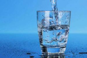 Ученые рекомендуют есть воду, а не просто пить