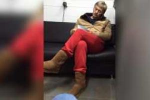 Песков прокомментировал свой странный наряд в женских сапогах и красных штанах