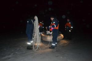 На Киевском водохранилище 11 рыбаков унесло на льдине