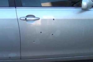 В Киеве неизвестные расстреляли Тойоту, которая стояла в пробке